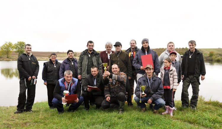 Кандидатът за кмет на Костенец Радостин Радев награди участниците в любителски риболовен турнир